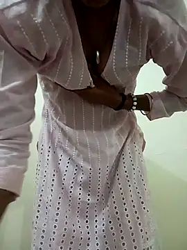 Snapshot of Alia-00 chatting on November 6, 2025, 4:13 am Alia-00 online show from November 6, 2025, 4:13 am