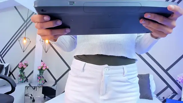 Snapshot of MadissonScotts chatting on November 6, 2025, 1:45 pm MadissonScotts online show from November 6, 2025, 1:45 pm