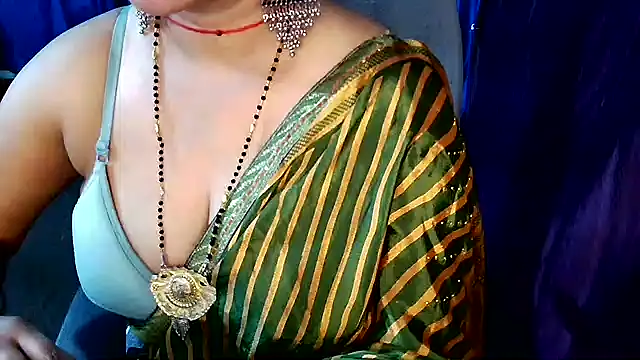QUEEN SAKHI- online show from May 28, 2026, 2:09 am