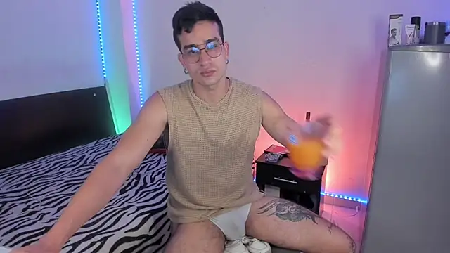 CamCumBoy online show from September 17, 2025, 10:06 am