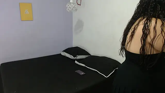 penelope gucci1 online show from September 23, 2025, 12:08 pm