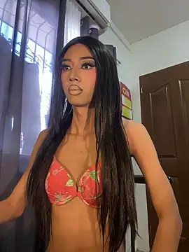 Snapshot of YourTiffanyX chatting on July 6, 2026, 2:52 am YourTiffanyX online show from July 6, 2026, 2:52 am
