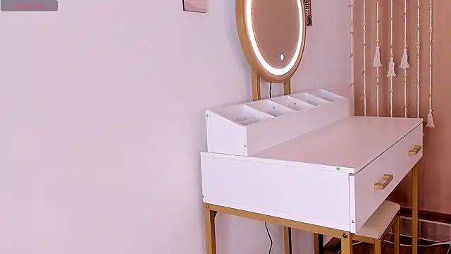 Camila Bustamante online show from February 20, 2026, 2:50 pm