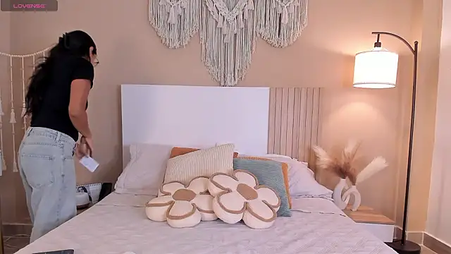 Camila Bustamante online show from March 17, 2026, 3:26 pm