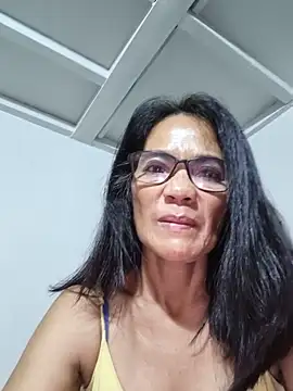 Snapshot of ImYourWoman_55 chatting on June 12, 2026, 10:19 pm ImYourWoman 55 online show from June 12, 2026, 10:19 pm