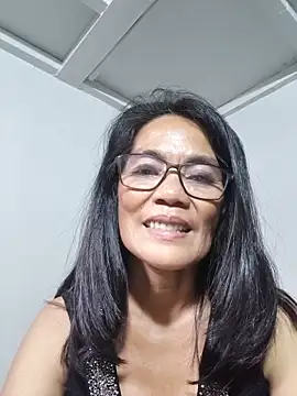 Snapshot of ImYourWoman_55 chatting on June 14, 2026, 8:38 am ImYourWoman 55 online show from June 14, 2026, 8:38 am