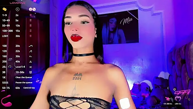LADY-HOT-SEXY- online show from June 17, 2026, 9:27 pm