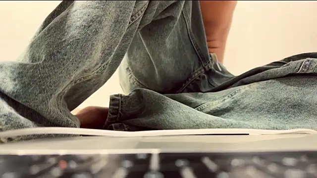 Max Rain online show from October 20, 2025, 3:40 am