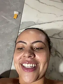 Chloe Leaozinho online show from April 14, 2026, 1:39 pm