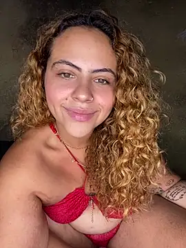Snapshot of Chloe_Leaozinho chatting on April 18, 2026, 11:27 pm Chloe Leaozinho online show from April 18, 2026, 11:27 pm