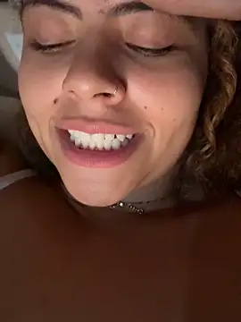 Snapshot of Chloe_Leaozinho chatting on May 16, 2026, 12:18 am Chloe Leaozinho online show from May 16, 2026, 12:18 am