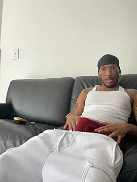 Snapshot of bamfbobbybrown chatting on August 5, 2026, 6:33 pm bamfbobbybrown online show from August 5, 2026, 6:33 pm
