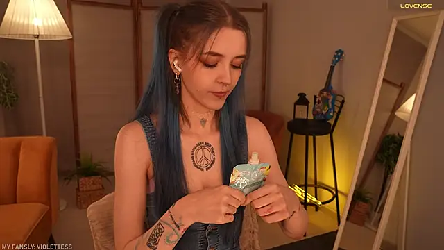 violetesa online show from October 22, 2025, 12:05 pm