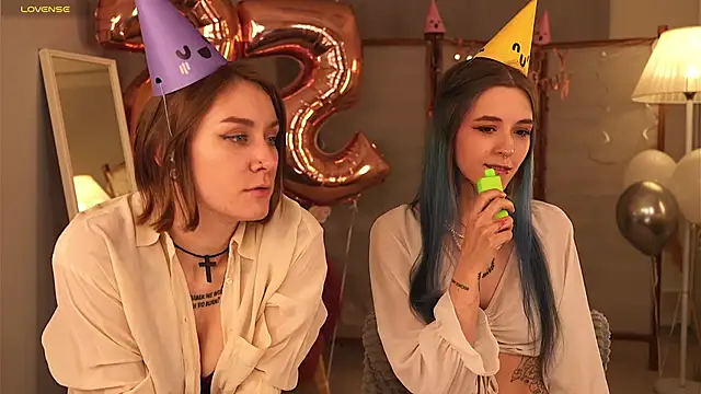 violetesa online show from November 7, 2025, 2:17 pm