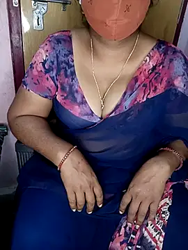 Jessi 25 online show from October 27, 2025, 6:01 pm