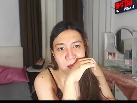 stellahugeX online show from April 7, 2026, 10:09 pm