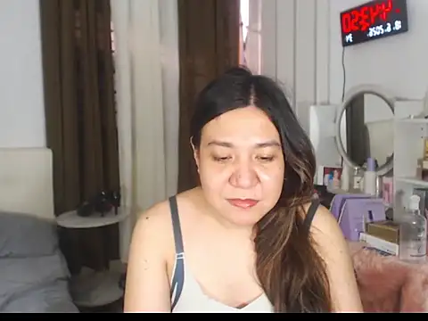 stellahugeX online show from June 18, 2026, 8:47 am