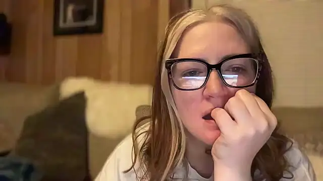 Snapshot of PefectNipz chatting on December 1, 2025, 3:22 am PefectNipz online show from December 1, 2025, 3:22 am