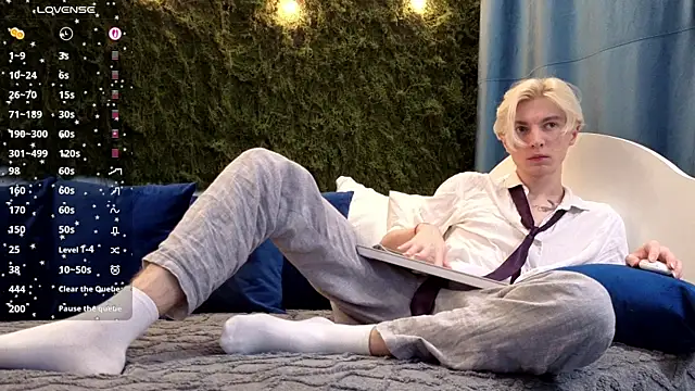 fiachand online show from November 21, 2025, 9:13 pm