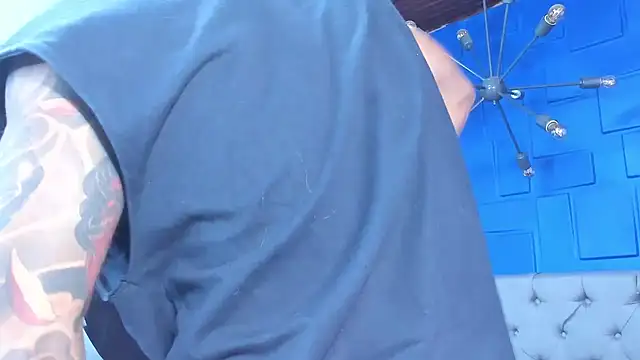 andres-clark92 online show from December 18, 2025, 5:08 pm