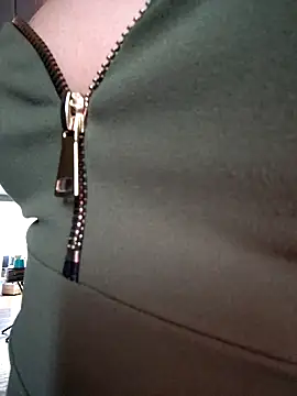 Snapshot of katieforest chatting on February 27, 2025, 2:10 am katieforest online show from February 27, 2025, 2:10 am