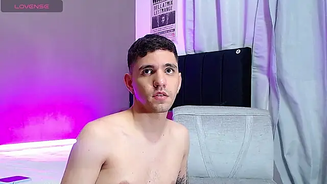 Matteo12  online show from November 6, 2025, 4:46 am