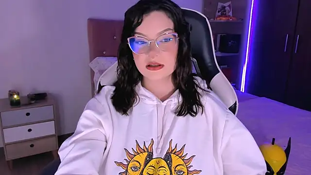 OphelianaRose33 online show from September 29, 2025, 8:24 pm