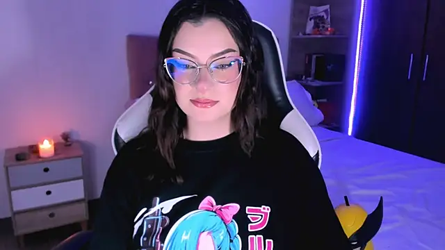 OphelianaRose33 online show from October 11, 2025, 8:29 pm