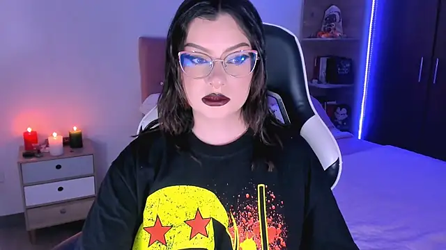 OphelianaRose33 online show from October 17, 2025, 7:49 pm