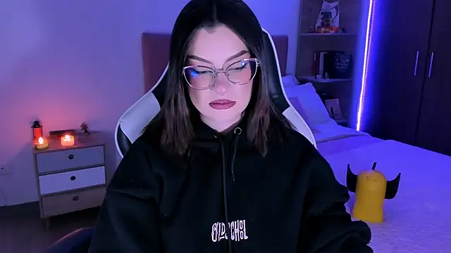 OphelianaRose33 online show from November 7, 2025, 10:32 pm