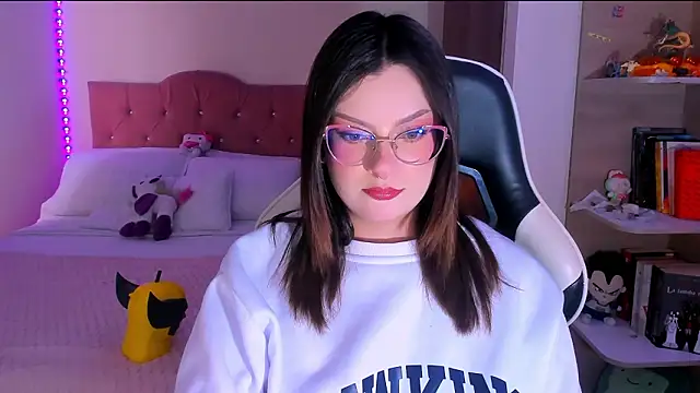 OphelianaRose33 online show from February 17, 2026, 7:20 pm