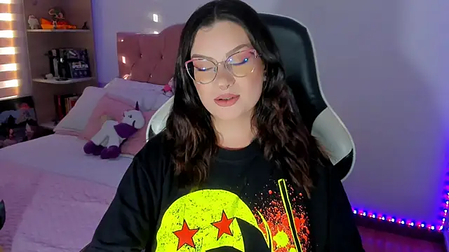 OphelianaRose33 online show from May 30, 2026, 10:07 pm
