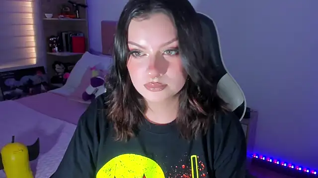 OphelianaRose33 online show from July 28, 2026, 3:32 pm