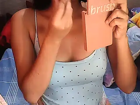 Snapshot of SexyHenesy chatting on May 26, 2026, 7:32 pm SexyHenesy online show from May 26, 2026, 7:32 pm