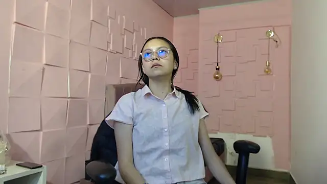 katalina07 1 online show from December 1, 2025, 2:00 pm