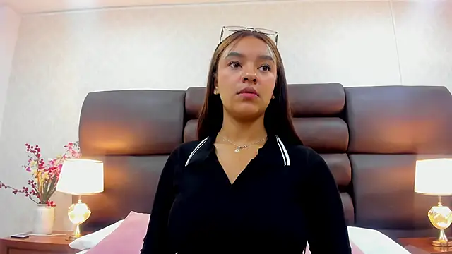 Snapshot of GabyMoreau chatting on September 30, 2025, 5:18 pm GabyMoreau online show from September 30, 2025, 5:18 pm