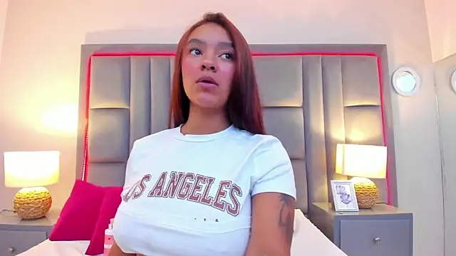 Snapshot of GabyMoreau chatting on November 7, 2025, 7:58 pm GabyMoreau online show from November 7, 2025, 7:58 pm