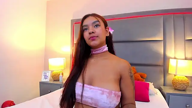 Snapshot of GabyMoreau chatting on November 28, 2025, 8:11 pm GabyMoreau online show from November 28, 2025, 8:11 pm