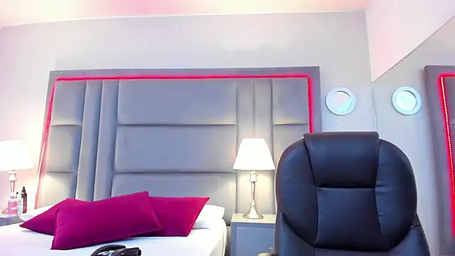 GabyMoreau online show from April 8, 2026, 8:42 pm