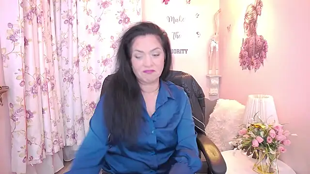 Snapshot of MyLovOne chatting on February 16, 2026, 12:23 pm MyLovOne online show from February 16, 2026, 12:23 pm