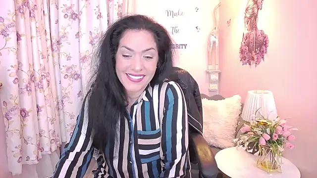 Snapshot of MyLovOne chatting on February 24, 2026, 10:13 am MyLovOne online show from February 24, 2026, 10:13 am