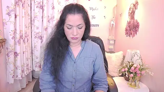 Snapshot of MyLovOne chatting on April 15, 2026, 7:48 am MyLovOne online show from April 15, 2026, 7:48 am