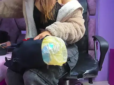 Emy Latin online show from September 26, 2025, 11:58 am