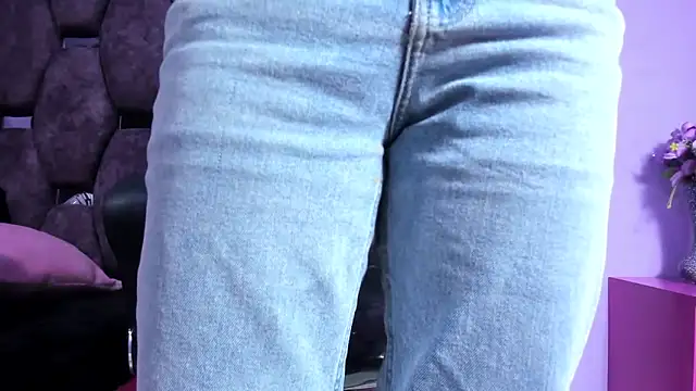 Emy Latin online show from November 10, 2025, 8:52 pm