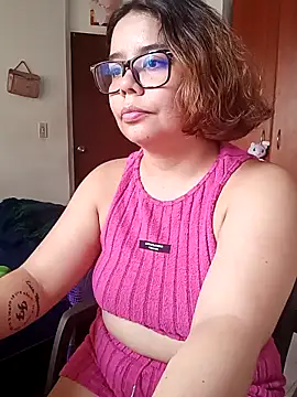 Snapshot of saenz_eymi chatting on February 5, 2026, 5:28 pm saenz eymi online show from February 5, 2026, 5:28 pm