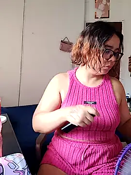 Snapshot of saenz_eymi chatting on February 14, 2026, 5:32 pm saenz eymi online show from February 14, 2026, 5:32 pm