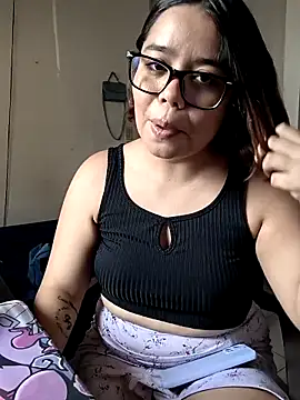 Snapshot of saenz_eymi chatting on February 23, 2026, 4:37 pm saenz eymi online show from February 23, 2026, 4:37 pm