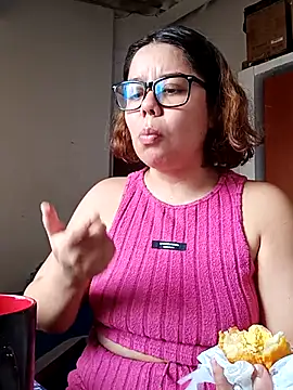 Snapshot of saenz_eymi chatting on March 5, 2026, 2:35 pm saenz eymi online show from March 5, 2026, 2:35 pm