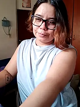 Snapshot of saenz_eymi chatting on March 7, 2026, 3:20 pm saenz eymi online show from March 7, 2026, 3:20 pm