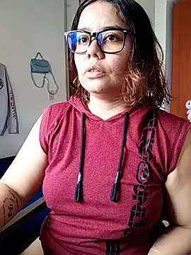 Snapshot of saenz_eymi chatting on April 4, 2026, 4:48 pm saenz eymi online show from April 4, 2026, 4:48 pm